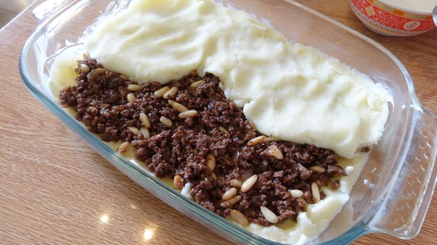 baked potatoes with meat